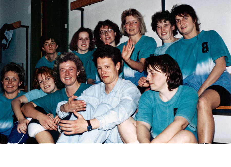 1993 Rundenabschluss --- Hintere Reihe v.l.: Janette Angene, Karin Stockinger, Elke Wittig, Daniela Sichel, Martina Bauer, Petra Sichel --- Vordere Reihe v.l.: Ulrike Schubart, Manuela Hoffmann, Brigitte Heinlein, Trainer Dierk Mayer, Anita Eckert 