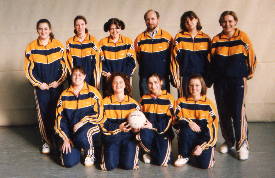 1998 2. Mannschaft --- Stehend v.l.: Nurgül Duran, Simone Schwarz, Jasmin Pissors, Trainer Herbert Pöschl, Jana Höhlein, Marion Popp --- Kniend v.l.: Daniela Balestra, Nicole Kornder, Nadja Justus, Silke Limbacher